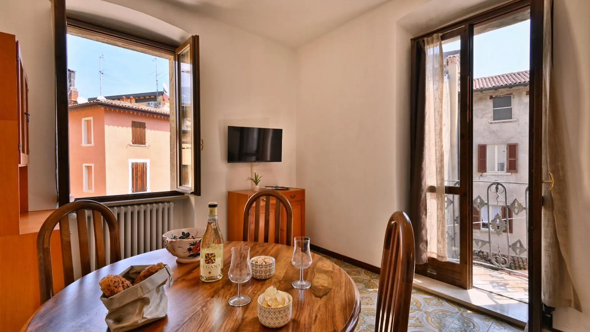 La Casa Del Vento - Appartamento Collina - Theater Home Gargnano 0*,  Italia